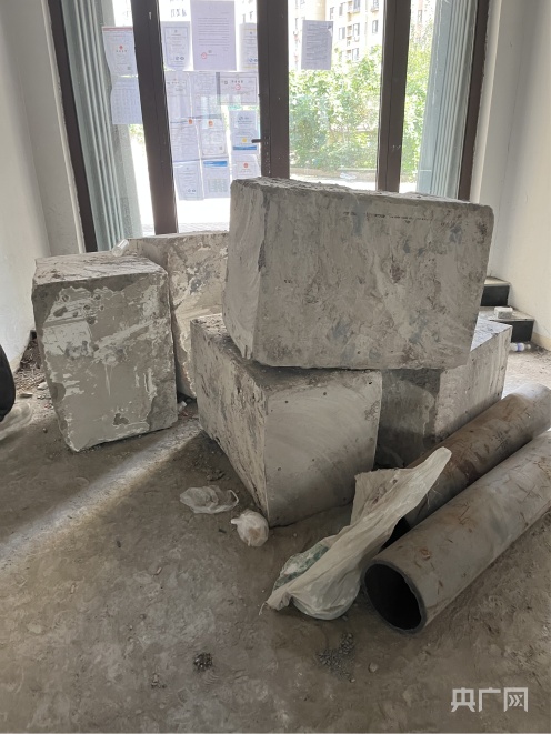 Kaiyun 开云体育60公分承重墙也敢拆！青岛一22层居民楼底商承重墙被切割 居民家里的裂痕、裂纹持续增多(图4)