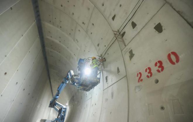 开云 开云体育官网上海市域铁路机场联络线标隧道内部结构工程全部建成准备铺轨(图2)