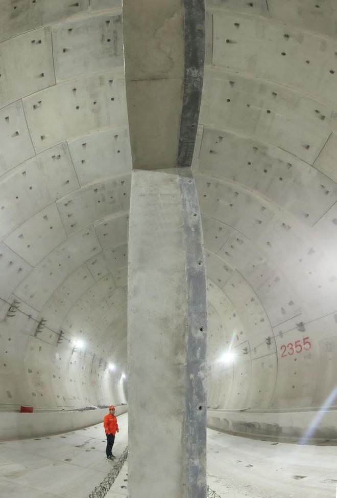 开云 开云体育官网上海市域铁路机场联络线标隧道内部结构工程全部建成准备铺轨(图4)