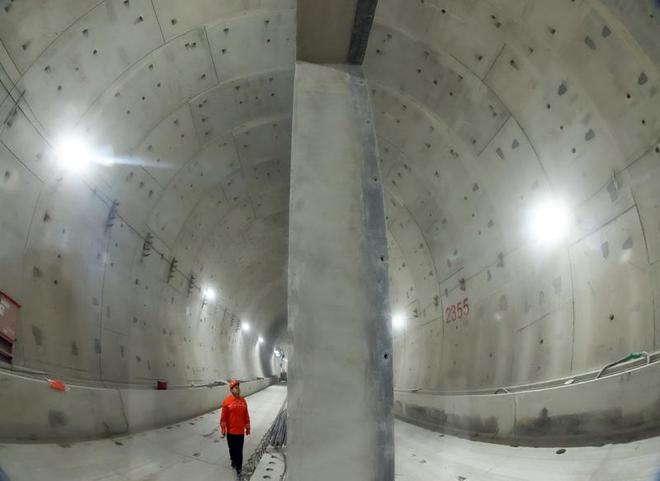开云 开云体育官网上海市域铁路机场联络线标隧道内部结构工程全部建成准备铺轨(图3)