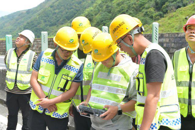 开云 开云体育官网厉害!杭瑞高速大保段危岩体应急处治工程首次引入无人机施工(图3) 开云 开云体育官网厉害!杭瑞高速大保段危岩体应急处治工程首次引入无人机施工(图3)