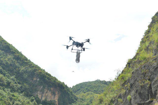 开云 开云体育官网厉害!杭瑞高速大保段危岩体应急处治工程首次引入无人机施工(图6) 开云 开云体育官网厉害!杭瑞高速大保段危岩体应急处治工程首次引入无人机施工(图6)