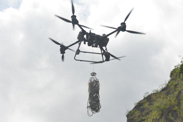 开云 开云体育官网厉害!杭瑞高速大保段危岩体应急处治工程首次引入无人机施工(图4) 开云 开云体育官网厉害!杭瑞高速大保段危岩体应急处治工程首次引入无人机施工(图4)