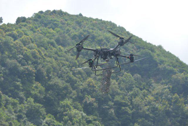 开云 开云体育官网厉害!杭瑞高速大保段危岩体应急处治工程首次引入无人机施工(图5) 开云 开云体育官网厉害!杭瑞高速大保段危岩体应急处治工程首次引入无人机施工(图5)