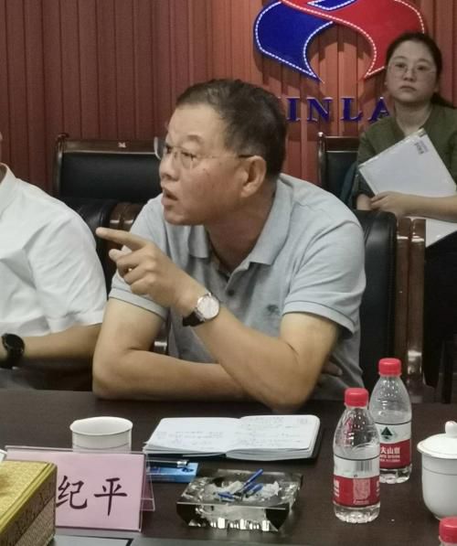 开云体育 开云官网浙江省经信厅总工程师李永伟一行赴兰溪调研未来工厂建设情况(图3) 开云体育 开云官网浙江省经信厅总工程师李永伟一行赴兰溪调研未来工厂建设情况(图3)