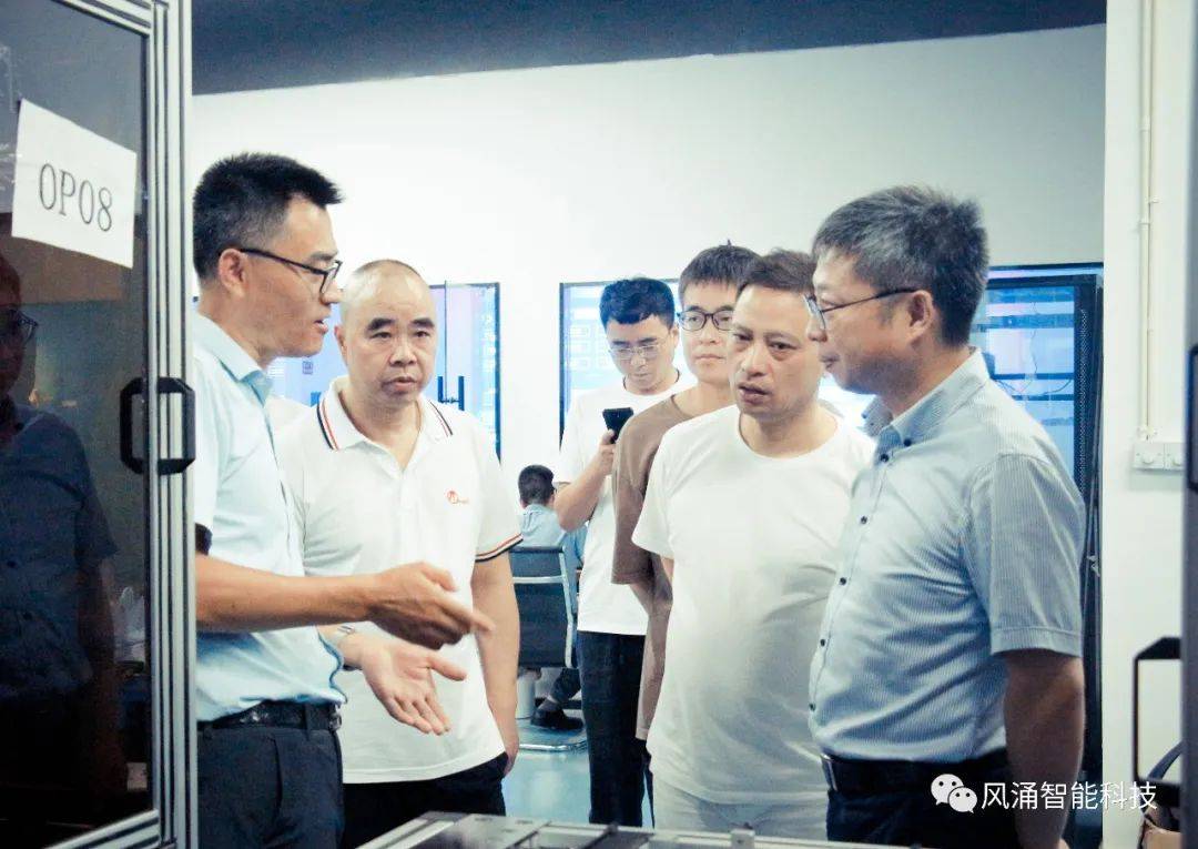 温州市科技局委书记赖颖携温州企业家参观风涌智能球阀智能装配数字化车间开云 开云体育官网(图2) 温州市科技局委书记赖颖携温州企业家参观风涌智能球阀智能装配数字化车间开云 开云体育官网(图2)
