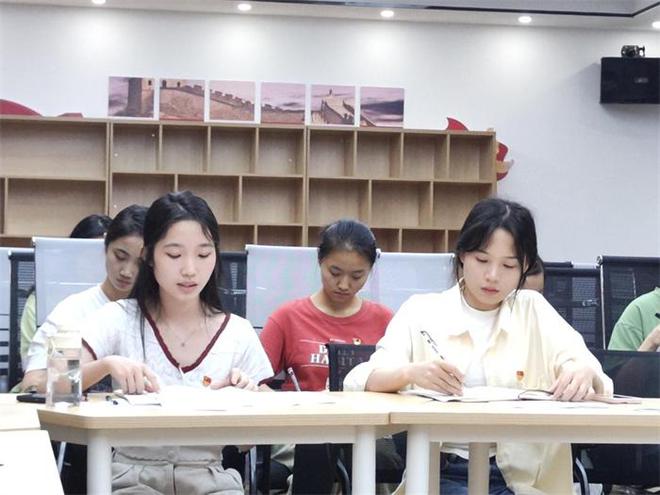Kaiyun 开云体育城科建筑与土木工程学院学生召开第四支部组织生活会(图2)